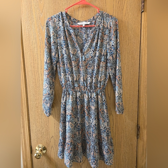 cupcakes & cashmere Dresses & Skirts - NWOT Cupcakes and Cashmere Paisley Long Sleeve Dress sz XS